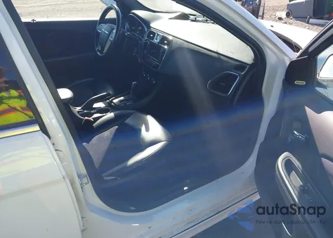 2014 Chrysler 200 Limited z USA, uszkodzony, nr VIN 1C3CCBCG2EN180119